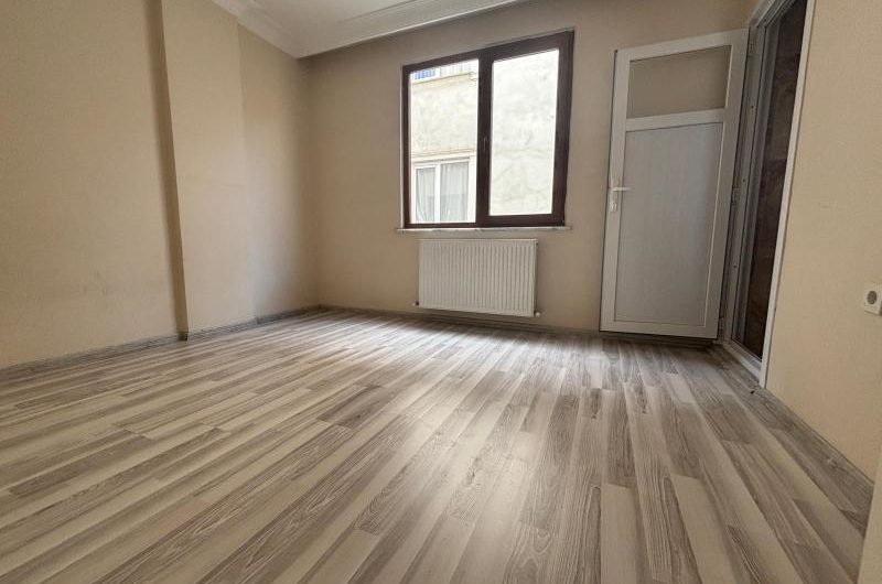 istanbul Bahçelievler Cumhuriyet mah de kiralık 75m² 1+1-yüksek giriş kat daire