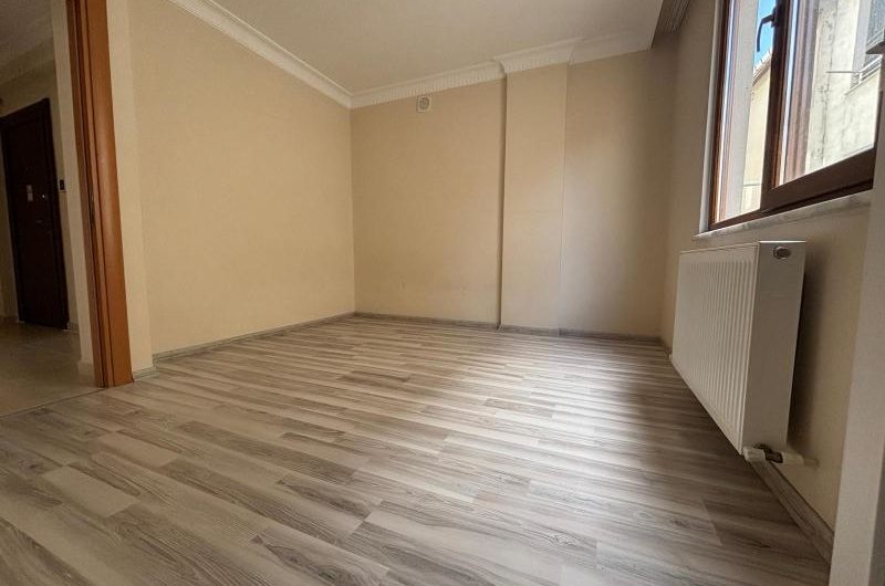 istanbul Bahçelievler Cumhuriyet mah de kiralık 75m² 1+1-yüksek giriş kat daire