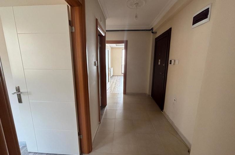 istanbul Bahçelievler Cumhuriyet mah de kiralık 75m² 1+1-yüksek giriş kat daire