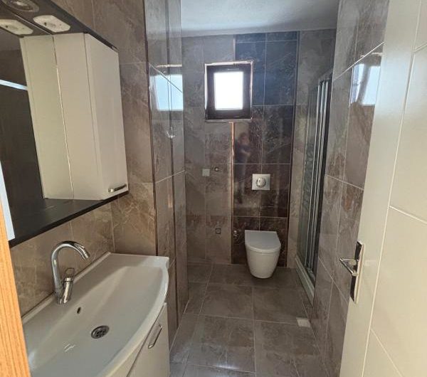 istanbul Bahçelievler Cumhuriyet mah de kiralık 75m² 1+1-yüksek giriş kat daire