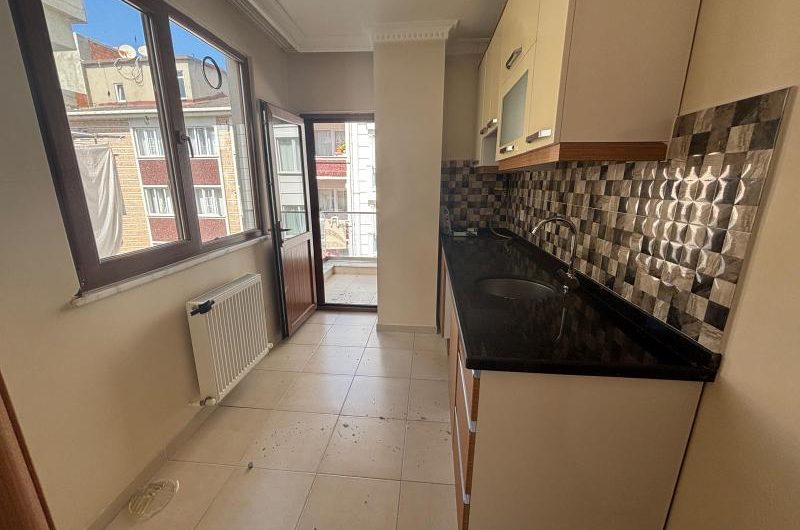 istanbul Bahçelievler Cumhuriyet mah de kiralık 75m² 1+1-yüksek giriş kat daire