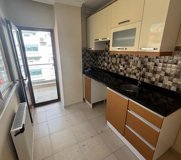 istanbul Bahçelievler Cumhuriyet mah de kiralık 75m² 1+1-yüksek giriş kat daire