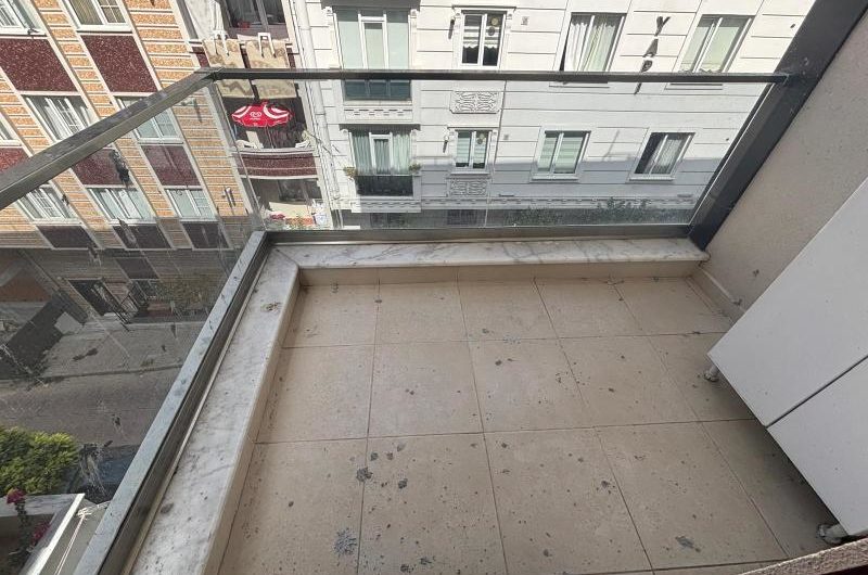 istanbul Bahçelievler Cumhuriyet mah de kiralık 75m² 1+1-yüksek giriş kat daire