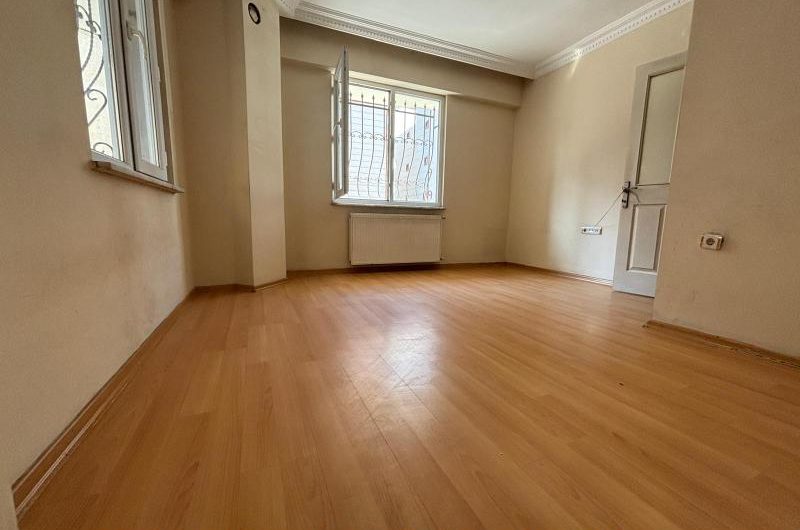 istanbul Bahçelievler Cumhuriyet mah de kiralık 75m² 1+1-yüksek giriş kat daire