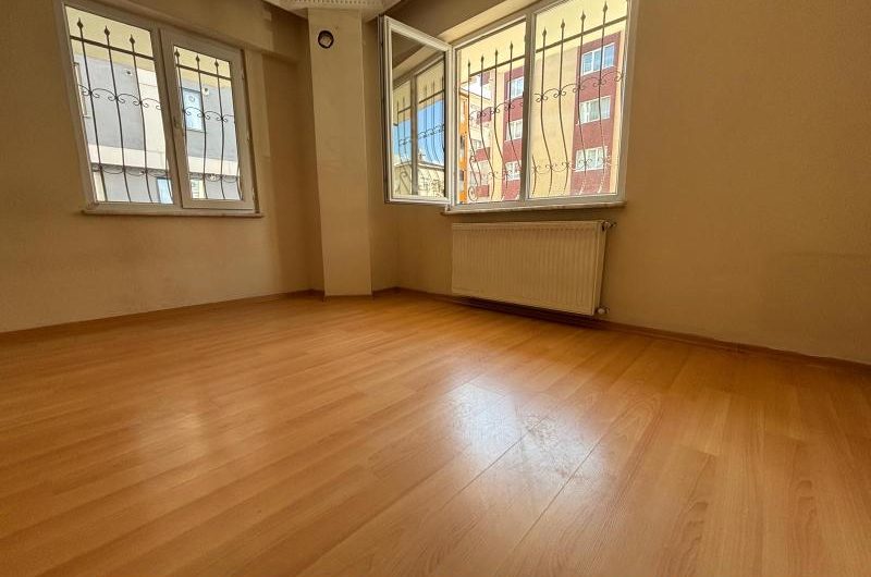 istanbul Bahçelievler Cumhuriyet mah de kiralık 75m² 1+1-yüksek giriş kat daire