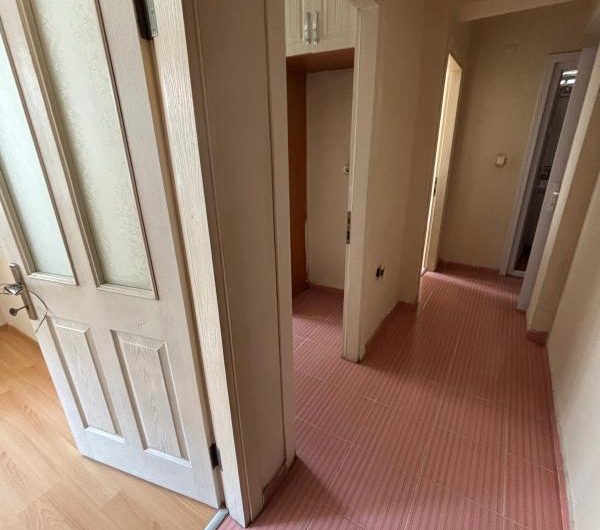 istanbul Bahçelievler Cumhuriyet mah de kiralık 75m² 1+1-yüksek giriş kat daire