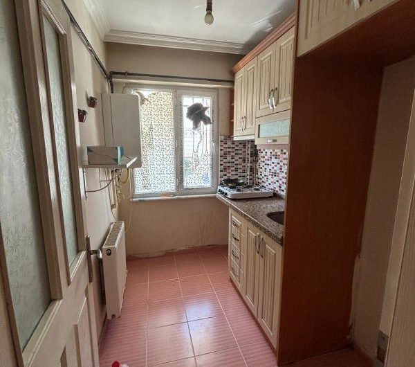 istanbul Bahçelievler Cumhuriyet mah de kiralık 75m² 1+1-yüksek giriş kat daire