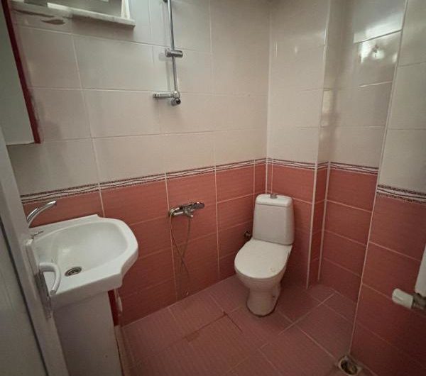 istanbul Bahçelievler Cumhuriyet mah de kiralık 75m² 1+1-yüksek giriş kat daire
