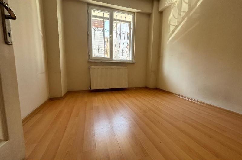 istanbul Bahçelievler Cumhuriyet mah de kiralık 75m² 1+1-yüksek giriş kat daire