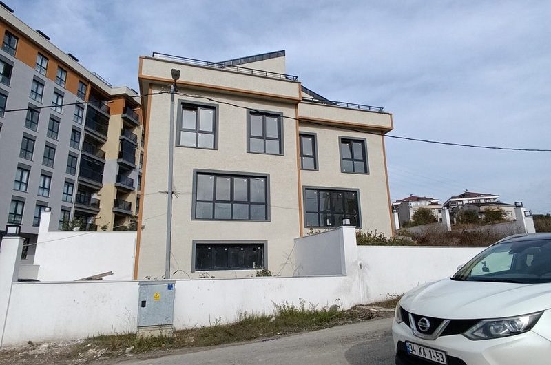 istanbul Arnavutköy Hadımköy mah de butik site içinde satılık net 260 m² 7+1 – sıfır lüks 4 katlı villa