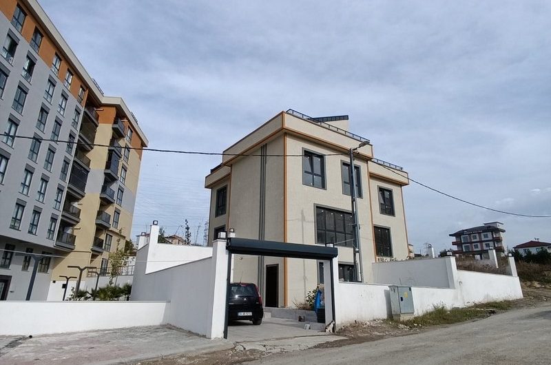 istanbul Arnavutköy Hadımköy mah de butik site içinde satılık net 260 m² 7+1 – sıfır lüks 4 katlı villa