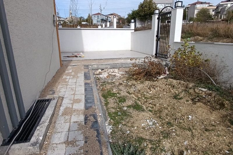 istanbul Arnavutköy Hadımköy mah de butik site içinde satılık net 260 m² 7+1 – sıfır lüks 4 katlı villa