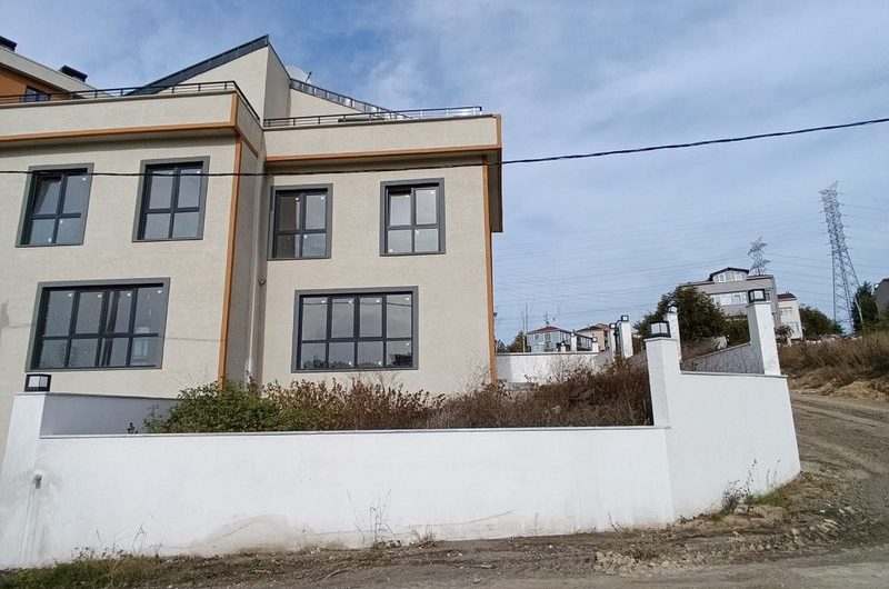 istanbul Arnavutköy Hadımköy mah de butik site içinde satılık net 260 m² 7+1 – sıfır lüks 4 katlı villa