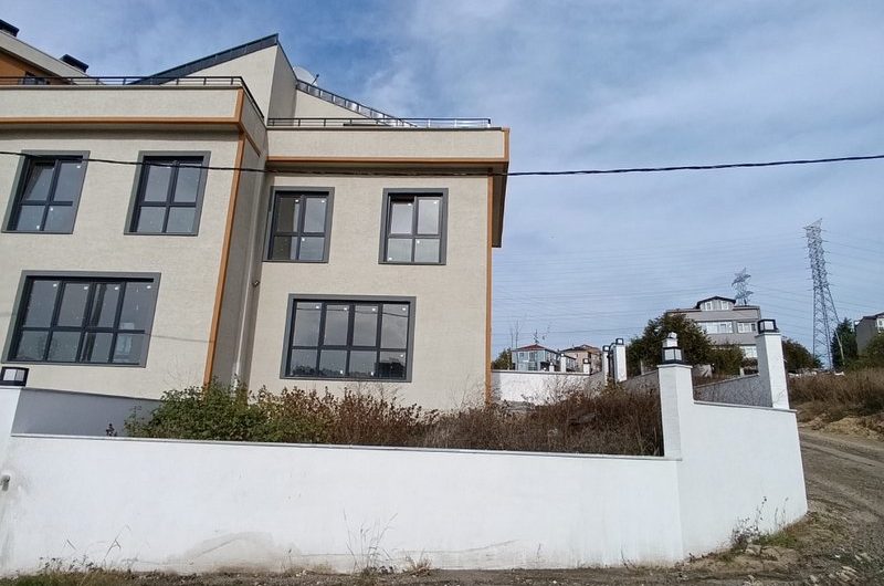 istanbul Arnavutköy Hadımköy mah de butik site içinde satılık net 260 m² 7+1 – sıfır lüks 4 katlı villa