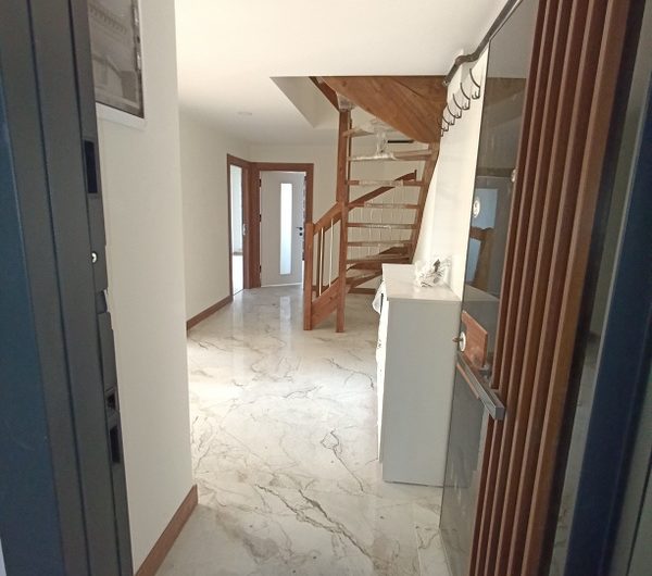 istanbul Arnavutköy Hadımköy mah de satılık 160 m² 5+1+ebeveynbanyolu sıfır lüks dubleks kat daire