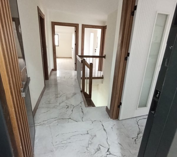 istanbul Arnavutköy Hadımköy mah de satılık 220 m² 6+1+ebeveymbanyolu sıfır lüks dubleks kat daire