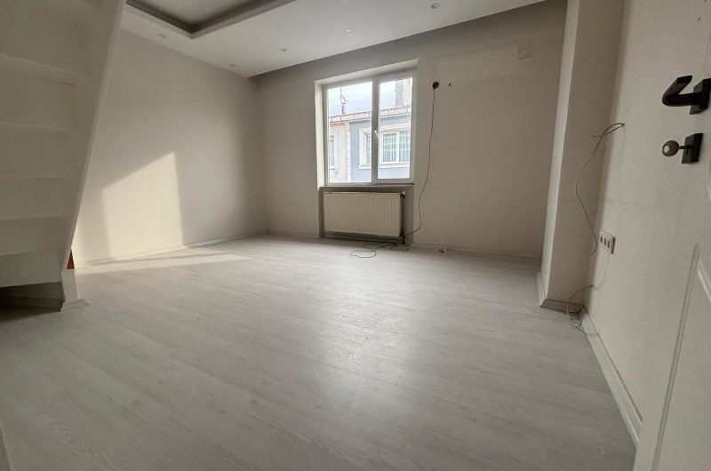 istanbul Bahçelievler cumhuriyet mah de kiralık 130m² 4+1-dubleks kat daire