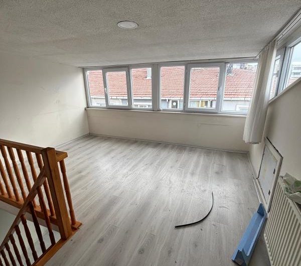 istanbul Bahçelievler cumhuriyet mah de kiralık 130m² 4+1-dubleks kat daire