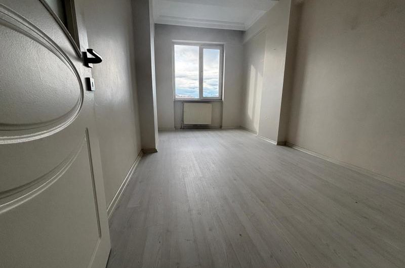 istanbul Bahçelievler cumhuriyet mah de kiralık 130m² 4+1-dubleks kat daire