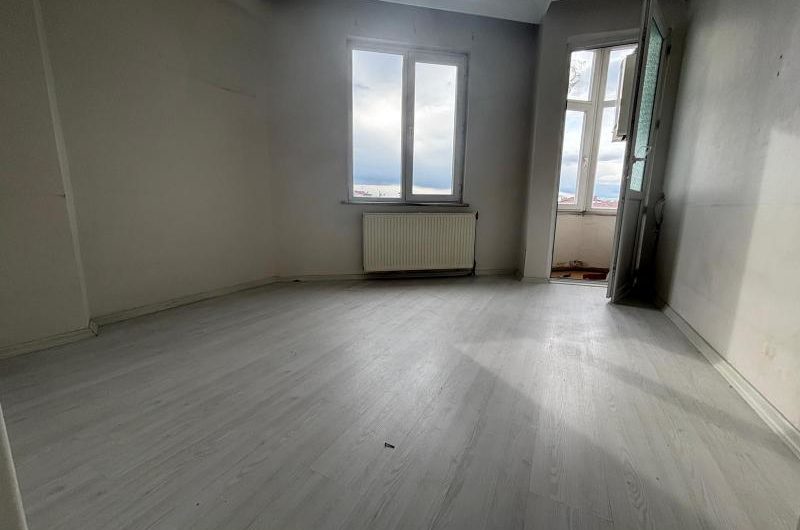 istanbul Bahçelievler cumhuriyet mah de kiralık 130m² 4+1-dubleks kat daire