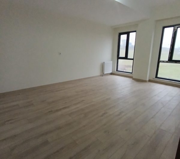 istanbul Arnavutköy Hadımköy mah de satılık 105 m² 2+1 sıfır lüks 3.kat daire
