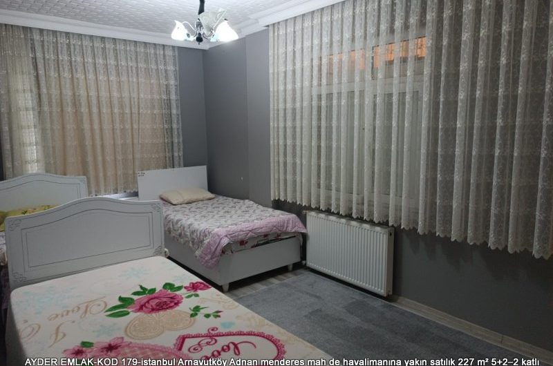istanbul Arnavutköy Adnan menderes mah de havalimanına yakın satılık 227 m² 5+2–2 katlı müstakil Ev