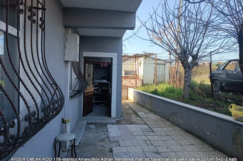 istanbul Arnavutköy Adnan menderes mah de havalimanına yakın satılık 227 m² 5+2–2 katlı müstakil Ev
