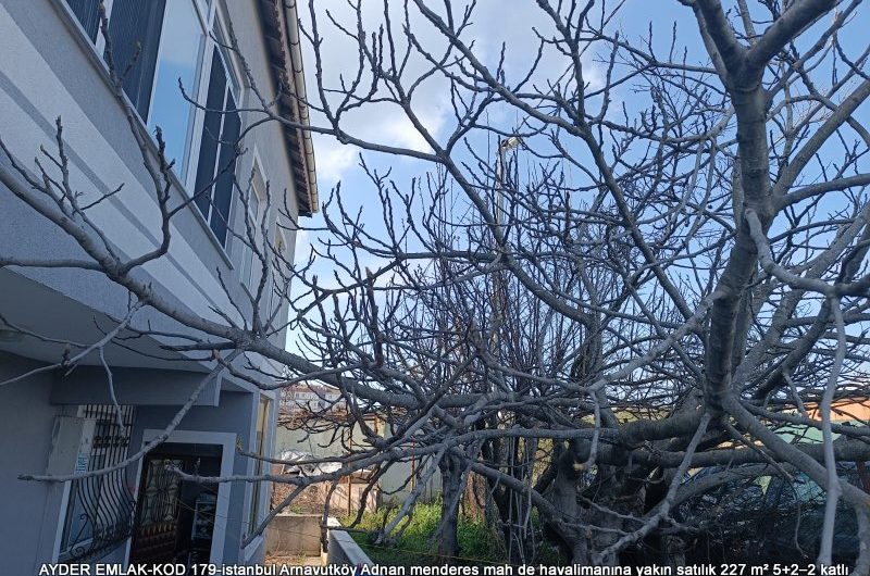 istanbul Arnavutköy Adnan menderes mah de havalimanına yakın satılık 227 m² 5+2–2 katlı müstakil Ev