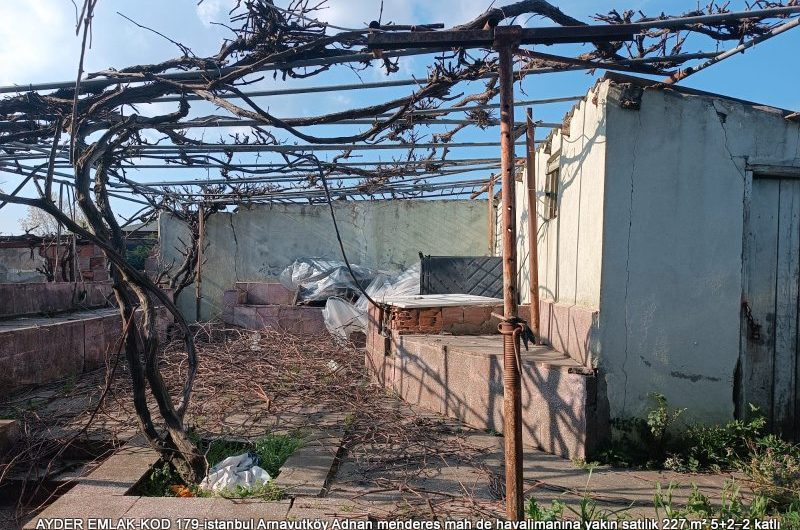 istanbul Arnavutköy Adnan menderes mah de havalimanına yakın satılık 227 m² 5+2–2 katlı müstakil Ev