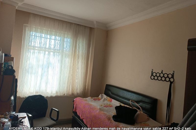 istanbul Arnavutköy Adnan menderes mah de havalimanına yakın satılık 227 m² 5+2–2 katlı müstakil Ev