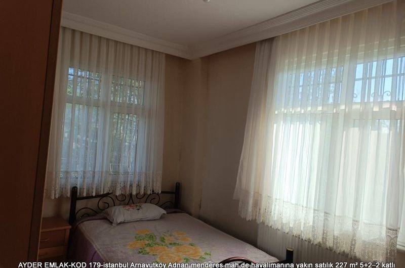 istanbul Arnavutköy Adnan menderes mah de havalimanına yakın satılık 227 m² 5+2–2 katlı müstakil Ev
