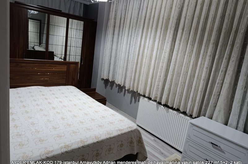 istanbul Arnavutköy Adnan menderes mah de havalimanına yakın satılık 227 m² 5+2–2 katlı müstakil Ev